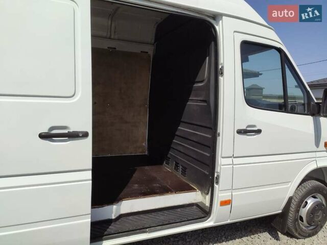 Белый Мерседес Sprinter, объемом двигателя 0 л и пробегом 260 тыс. км за 23900 $, фото 22 на Automoto.ua