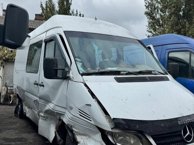 Белый Мерседес Sprinter, объемом двигателя 2.1 л и пробегом 230 тыс. км за 3600 $, фото 3 на Automoto.ua