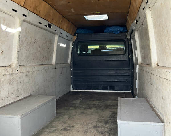 Белый Мерседес Sprinter, объемом двигателя 2.69 л и пробегом 400 тыс. км за 13500 $, фото 4 на Automoto.ua