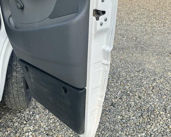 Белый Мерседес Sprinter, объемом двигателя 2.15 л и пробегом 700 тыс. км за 8000 $, фото 11 на Automoto.ua