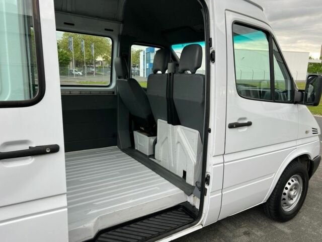 Белый Мерседес Sprinter, объемом двигателя 2.2 л и пробегом 450 тыс. км за 2900 $, фото 7 на Automoto.ua