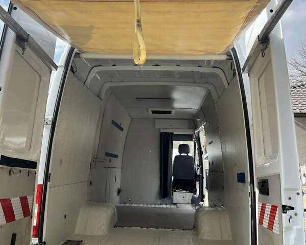 Белый Мерседес Sprinter, объемом двигателя 2.15 л и пробегом 157 тыс. км за 15600 $, фото 69 на Automoto.ua