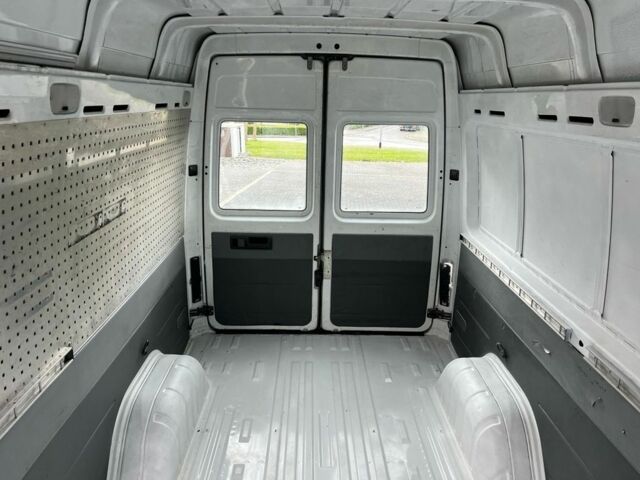 Белый Мерседес Sprinter, объемом двигателя 2.2 л и пробегом 450 тыс. км за 2900 $, фото 13 на Automoto.ua