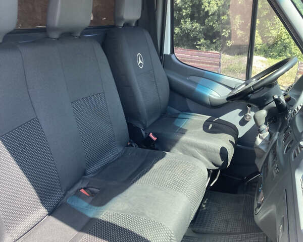 Белый Мерседес Sprinter, объемом двигателя 2.2 л и пробегом 340 тыс. км за 7200 $, фото 12 на Automoto.ua