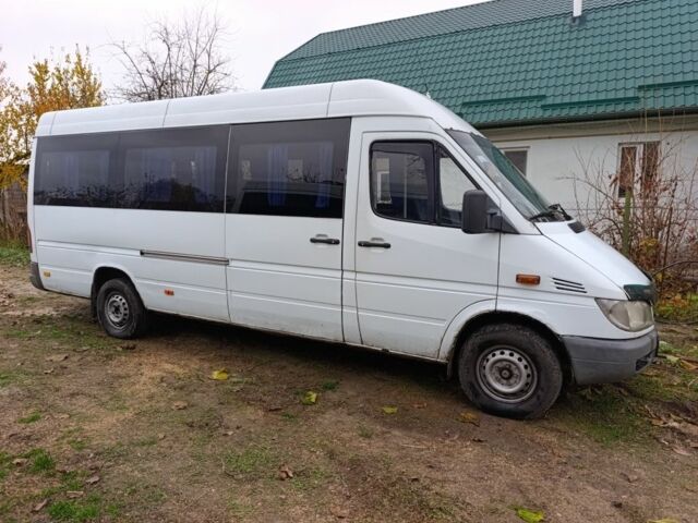 Белый Мерседес Sprinter, объемом двигателя 2.2 л и пробегом 400 тыс. км за 5200 $, фото 5 на Automoto.ua