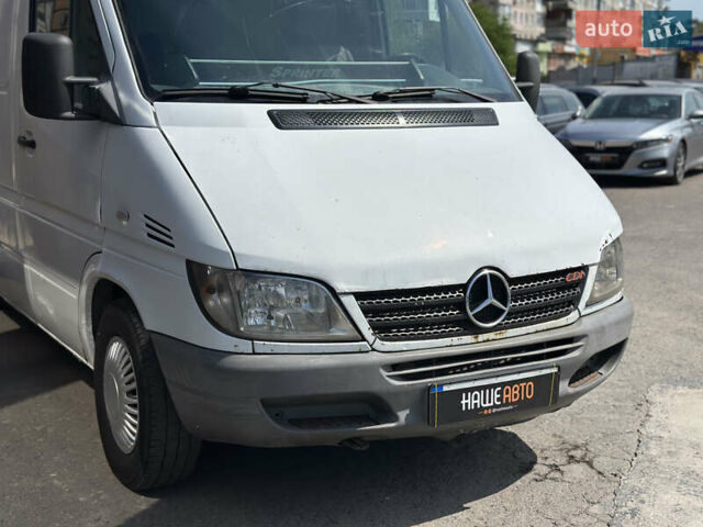 Белый Мерседес Sprinter, объемом двигателя 2.15 л и пробегом 550 тыс. км за 4600 $, фото 4 на Automoto.ua