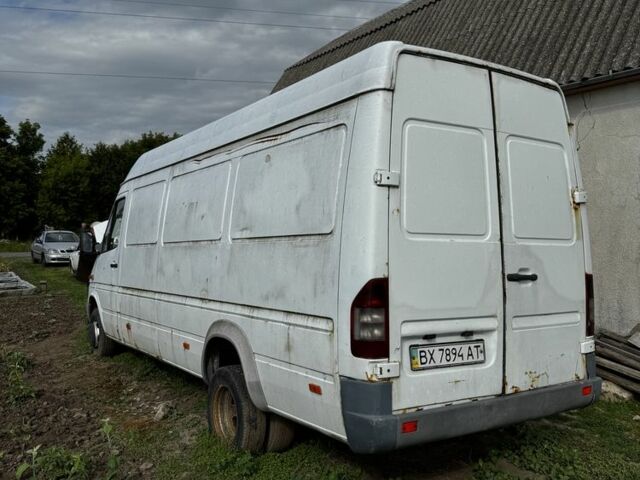 Белый Мерседес Sprinter, объемом двигателя 2.7 л и пробегом 450 тыс. км за 7700 $, фото 3 на Automoto.ua