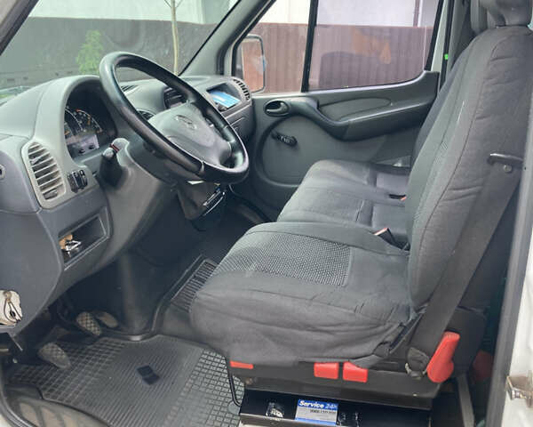 Белый Мерседес Sprinter, объемом двигателя 2.2 л и пробегом 340 тыс. км за 7500 $, фото 7 на Automoto.ua
