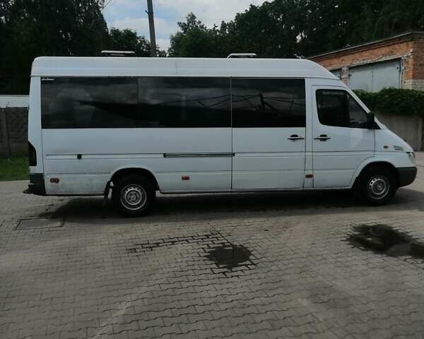 Белый Мерседес Sprinter, объемом двигателя 2.15 л и пробегом 124 тыс. км за 12800 $, фото 3 на Automoto.ua