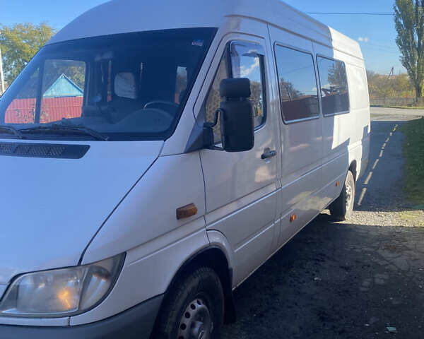 Белый Мерседес Sprinter, объемом двигателя 2.7 л и пробегом 534 тыс. км за 10900 $, фото 5 на Automoto.ua