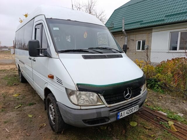 Белый Мерседес Sprinter, объемом двигателя 2.2 л и пробегом 400 тыс. км за 5200 $, фото 4 на Automoto.ua