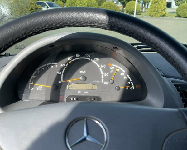 Белый Мерседес Sprinter, объемом двигателя 2.2 л и пробегом 400 тыс. км за 7500 $, фото 6 на Automoto.ua