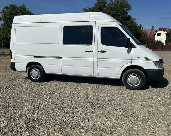 Белый Мерседес Sprinter, объемом двигателя 2.15 л и пробегом 700 тыс. км за 8000 $, фото 5 на Automoto.ua