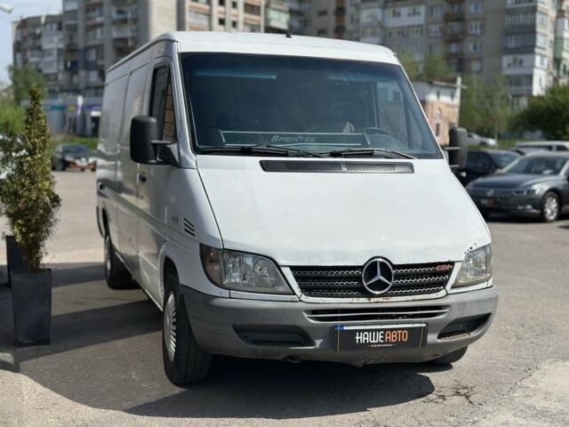 Белый Мерседес Sprinter, объемом двигателя 2.2 л и пробегом 500 тыс. км за 4600 $, фото 3 на Automoto.ua