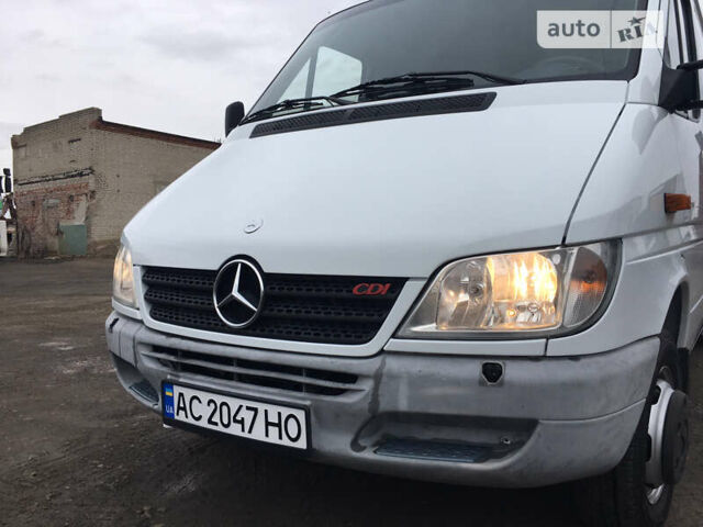 Белый Мерседес Sprinter, объемом двигателя 0 л и пробегом 227 тыс. км за 19800 $, фото 3 на Automoto.ua