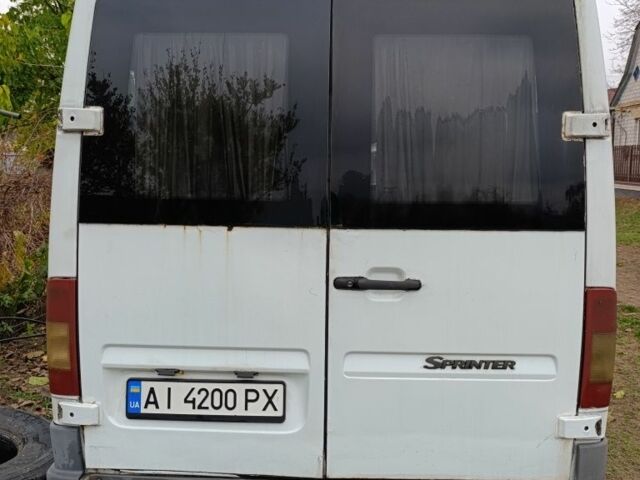 Белый Мерседес Sprinter, объемом двигателя 2.2 л и пробегом 400 тыс. км за 5200 $, фото 1 на Automoto.ua