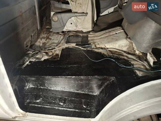 Белый Мерседес Sprinter, объемом двигателя 2.15 л и пробегом 365 тыс. км за 7500 $, фото 4 на Automoto.ua