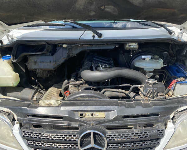 Белый Мерседес Sprinter, объемом двигателя 2.2 л и пробегом 340 тыс. км за 7200 $, фото 19 на Automoto.ua