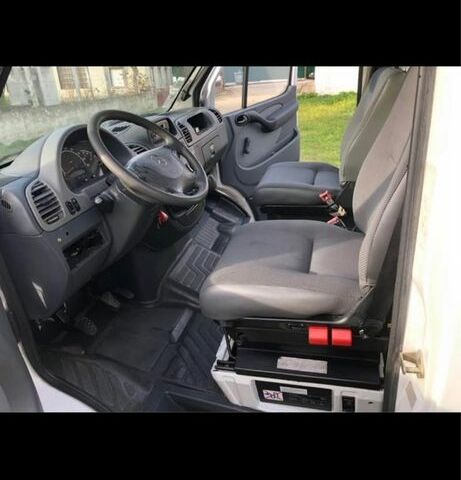 Белый Мерседес Sprinter, объемом двигателя 2.7 л и пробегом 500 тыс. км за 5809 $, фото 3 на Automoto.ua