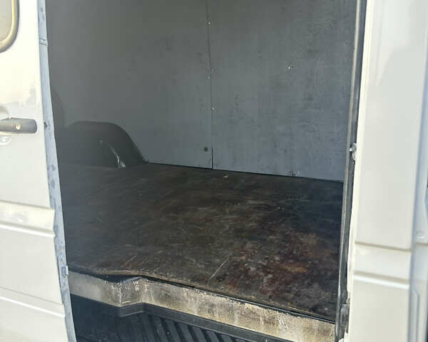 Белый Мерседес Sprinter, объемом двигателя 2.15 л и пробегом 700 тыс. км за 8000 $, фото 9 на Automoto.ua