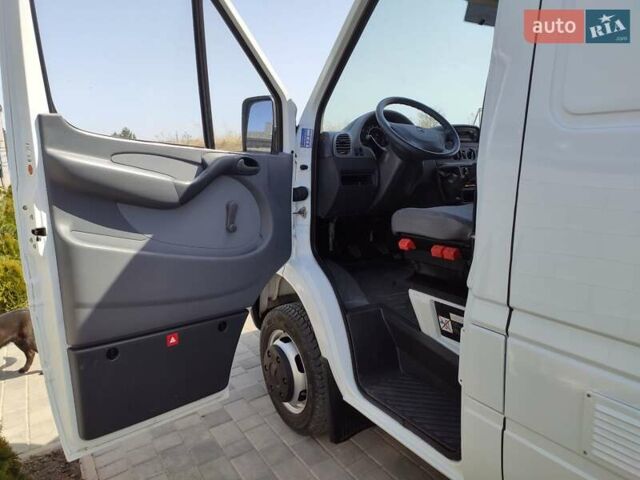 Белый Мерседес Sprinter, объемом двигателя 0 л и пробегом 260 тыс. км за 23900 $, фото 12 на Automoto.ua