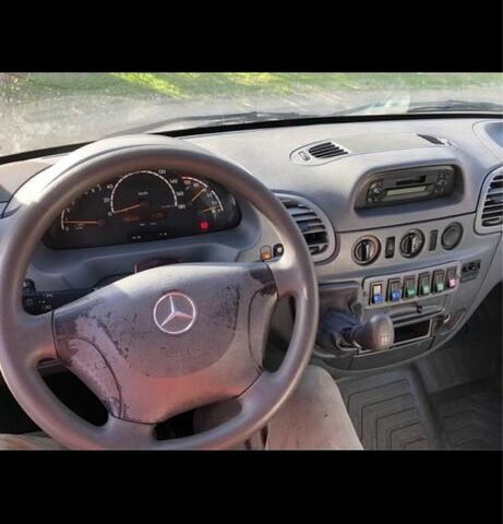 Белый Мерседес Sprinter, объемом двигателя 2.7 л и пробегом 500 тыс. км за 5809 $, фото 5 на Automoto.ua