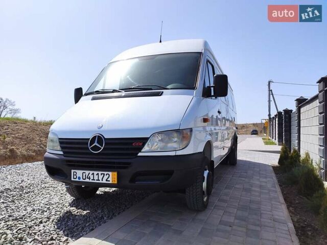 Белый Мерседес Sprinter, объемом двигателя 0 л и пробегом 260 тыс. км за 23900 $, фото 1 на Automoto.ua