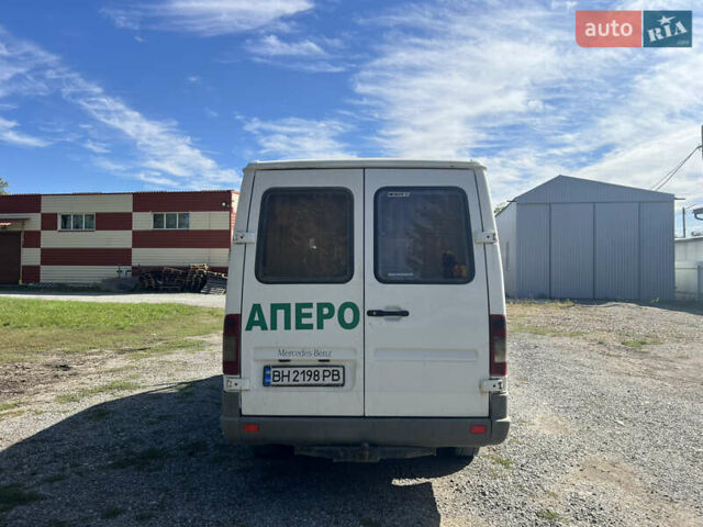 Белый Мерседес Sprinter, объемом двигателя 2.1 л и пробегом 343 тыс. км за 5950 $, фото 5 на Automoto.ua