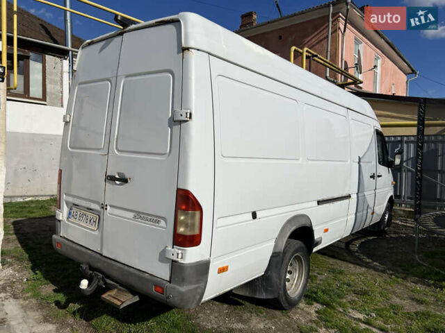 Белый Мерседес Sprinter, объемом двигателя 2.69 л и пробегом 400 тыс. км за 13500 $, фото 1 на Automoto.ua
