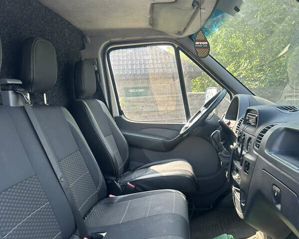 Белый Мерседес Sprinter, объемом двигателя 2.69 л и пробегом 420 тыс. км за 11000 $, фото 7 на Automoto.ua