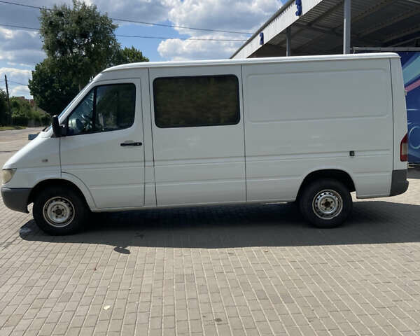 Белый Мерседес Sprinter, объемом двигателя 2.2 л и пробегом 340 тыс. км за 7200 $, фото 2 на Automoto.ua