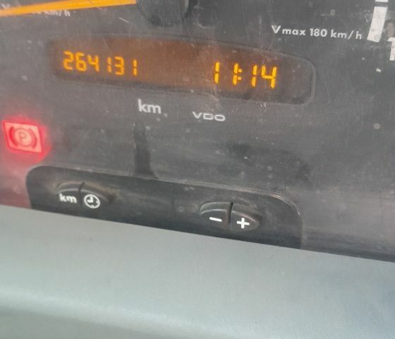Белый Мерседес Sprinter, объемом двигателя 3 л и пробегом 264 тыс. км за 3400 $, фото 3 на Automoto.ua