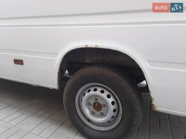 Белый Мерседес Sprinter, объемом двигателя 2.15 л и пробегом 740 тыс. км за 7000 $, фото 4 на Automoto.ua