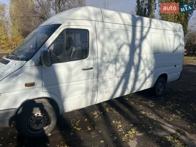 Белый Мерседес Sprinter, объемом двигателя 2.15 л и пробегом 400 тыс. км за 7500 $, фото 1 на Automoto.ua