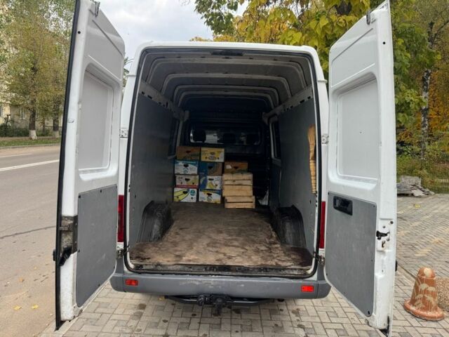 Белый Мерседес Sprinter, объемом двигателя 2.2 л и пробегом 450 тыс. км за 3200 $, фото 3 на Automoto.ua