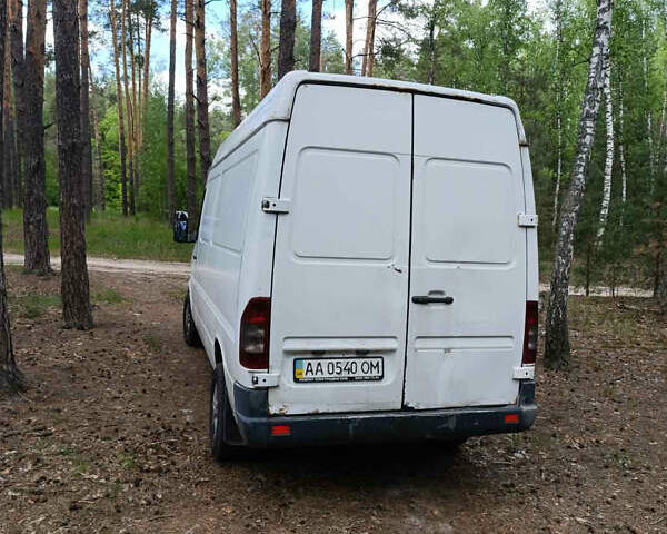 Белый Мерседес Sprinter, объемом двигателя 2.15 л и пробегом 487 тыс. км за 6900 $, фото 5 на Automoto.ua