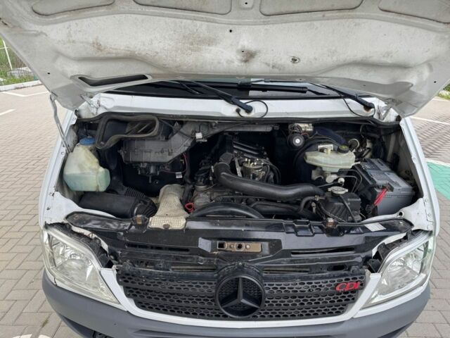 Белый Мерседес Sprinter, объемом двигателя 2.2 л и пробегом 450 тыс. км за 3200 $, фото 12 на Automoto.ua