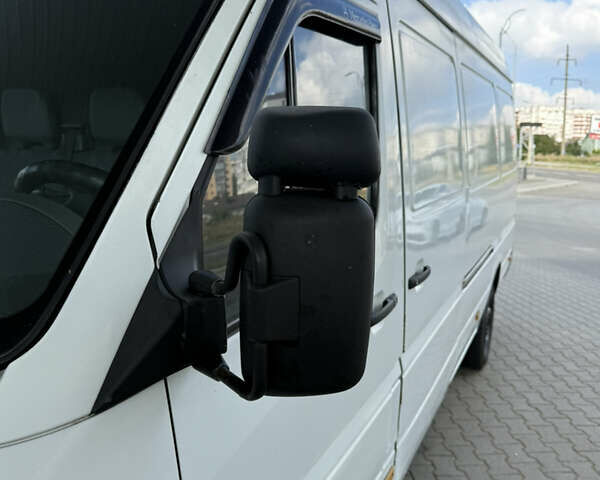 Белый Мерседес Sprinter, объемом двигателя 2.15 л и пробегом 931 тыс. км за 7400 $, фото 3 на Automoto.ua