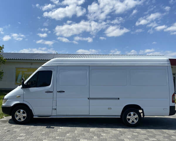 Белый Мерседес Sprinter, объемом двигателя 2.69 л и пробегом 100 тыс. км за 9700 $, фото 5 на Automoto.ua