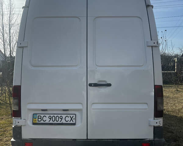 Белый Мерседес Sprinter, объемом двигателя 2.2 л и пробегом 460 тыс. км за 7200 $, фото 3 на Automoto.ua