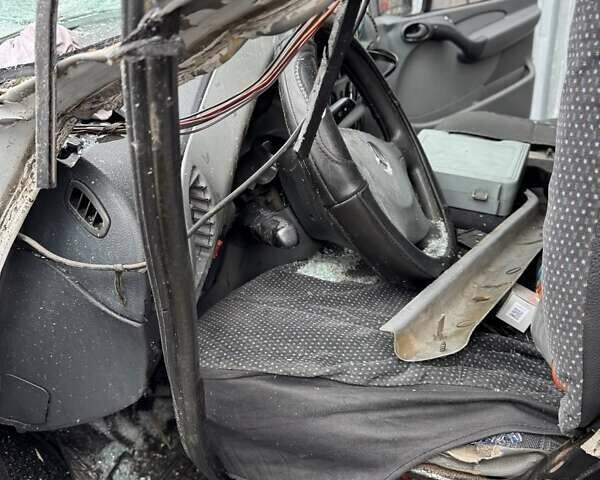 Белый Мерседес Sprinter, объемом двигателя 2.15 л и пробегом 100 тыс. км за 7100 $, фото 1 на Automoto.ua