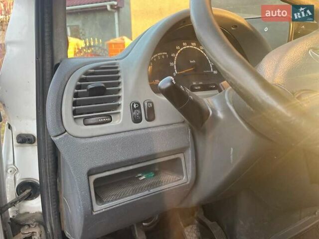 Белый Мерседес Sprinter, объемом двигателя 2.2 л и пробегом 500 тыс. км за 5800 $, фото 8 на Automoto.ua