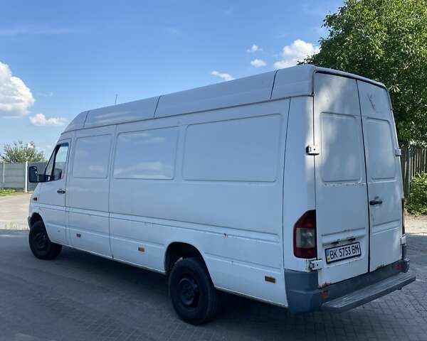 Белый Мерседес Sprinter, объемом двигателя 2.7 л и пробегом 550 тыс. км за 8150 $, фото 3 на Automoto.ua