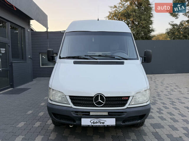 Белый Мерседес Sprinter, объемом двигателя 2.2 л и пробегом 412 тыс. км за 9500 $, фото 2 на Automoto.ua