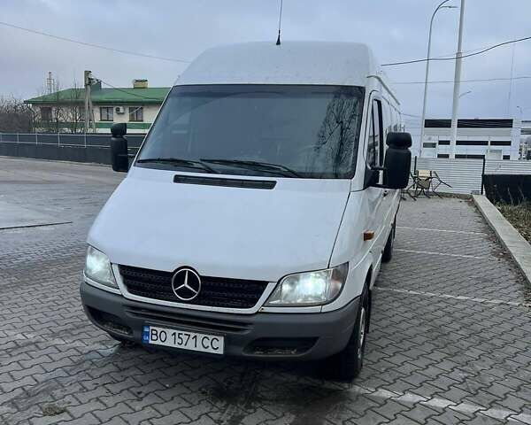 Белый Мерседес Sprinter, объемом двигателя 2.15 л и пробегом 301 тыс. км за 9500 $, фото 1 на Automoto.ua