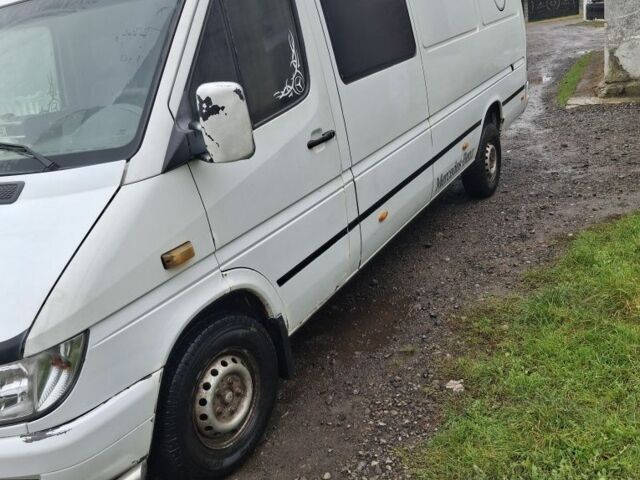 Білий Мерседес Sprinter, об'ємом двигуна 2.1 л та пробігом 400 тис. км за 3800 $, фото 1 на Automoto.ua