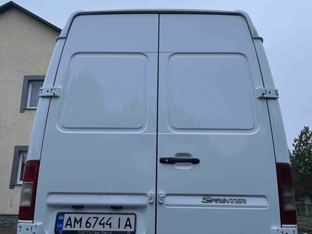 Белый Мерседес Sprinter, объемом двигателя 2.1 л и пробегом 393 тыс. км за 7800 $, фото 4 на Automoto.ua