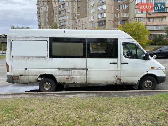 Белый Мерседес Sprinter, объемом двигателя 2.69 л и пробегом 550 тыс. км за 5800 $, фото 4 на Automoto.ua