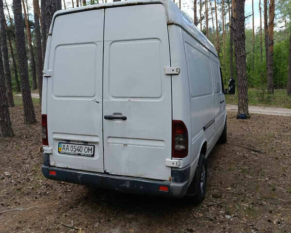 Белый Мерседес Sprinter, объемом двигателя 2.15 л и пробегом 487 тыс. км за 6900 $, фото 6 на Automoto.ua