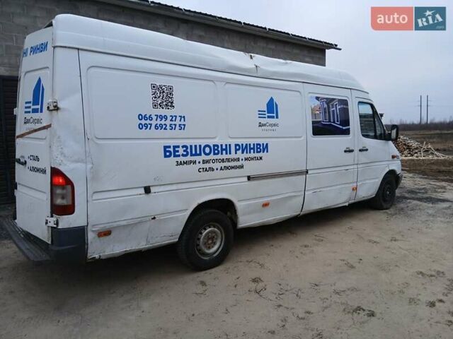 Белый Мерседес Sprinter, объемом двигателя 2.2 л и пробегом 306 тыс. км за 5050 $, фото 2 на Automoto.ua